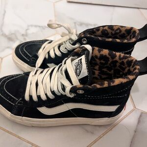 Vans All Weather Black and White High-Tops (with Leopard Lining) Size 7.5 ❄️